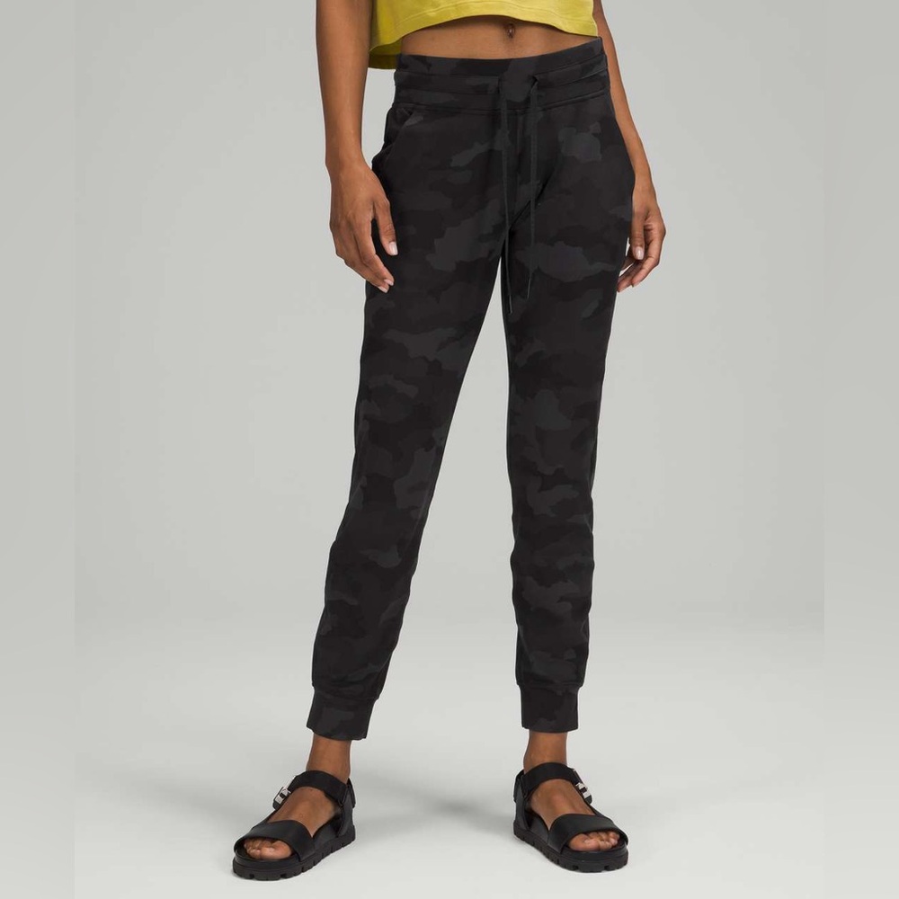 Women's Lululemon Ready To Rulu Black Camouflage Jogger Pants 29"